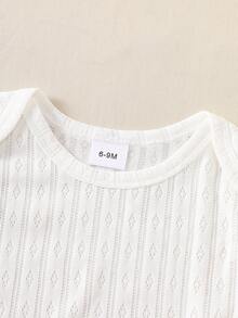 SHEIN 男婴三件套服装，包括三件白色针织长袖连体衣和三条松紧腰裤，适合所有季节，日常穿着，可叠穿，适合3个月至24个月的男婴。 - 白色 - 查看 5