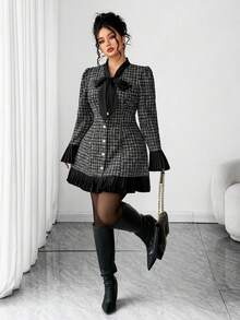 SHEIN PETITE CURVE Bộ đồ liền thân quần yếm dày cỡ lớn dành cho nữ, váy ngắn thanh lịch, vải tuýt kẻ caro dày dặn, ôm sát, thích hợp cho các dịp trở lại trường, tốt nghiệp, ngày lễ tình nhân, lễ hội âm nhạc, ngày của mẹ, lễ Halloween, lễ tạ ơn, lễ Phục sinh, ngày quốc khánh, dạ tiệc, tiệc hẹn hò, mùa cưới, hoạt động ngoài trời - màu đen - Xem 1