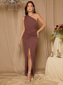 SHEIN Belle Vestido ajustado con hombros oblicuos, drapeado y abertura, vestido de dama de honor de unicolor - Café integral - Ver 3