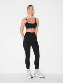 KIZN Seamless Strappy Sports Bra With Elastic Band For Yoga Pilates Workout Training - Black - View 3
