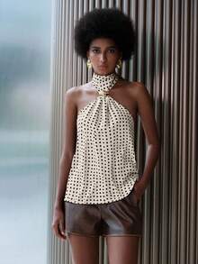 Chiquease 雪纺波点图案细肩带金属纽扣蝴蝶结露背A字型度假风优雅性感奢华简约春夏女式吊带背心 - 杏色 - 查看 6