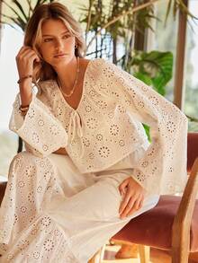 Lullawish Bộ đồ ngủ nữ phong cách Bohemian giản dị, thoải mái, gồm áo crop top buộc dây họa tiết hoa và quần ống rộng, đồ ngủ ren rộng rãi và thoải mái, trang phục ren thêu lỗ phong cách Boho, quần áo mùa đông nữ, trang phục ren Boho nữ, bộ đồ hai mảnh phong cách Boho. - Màu be - Xem 1