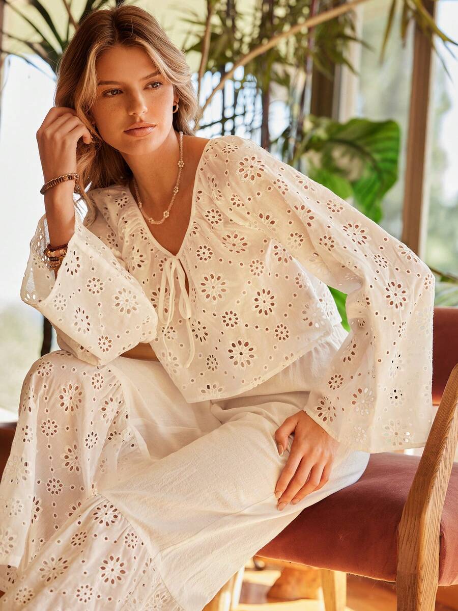 Lullawish Bộ đồ ngủ nữ phong cách Bohemian giản dị, thoải mái, gồm áo crop top buộc dây họa tiết hoa và quần ống rộng, đồ ngủ ren rộng rãi và thoải mái, trang phục ren thêu lỗ phong cách Boho, quần áo mùa đông nữ, trang phục ren Boho nữ, bộ đồ hai mảnh phong cách Boho. - Màu be - Xem 1