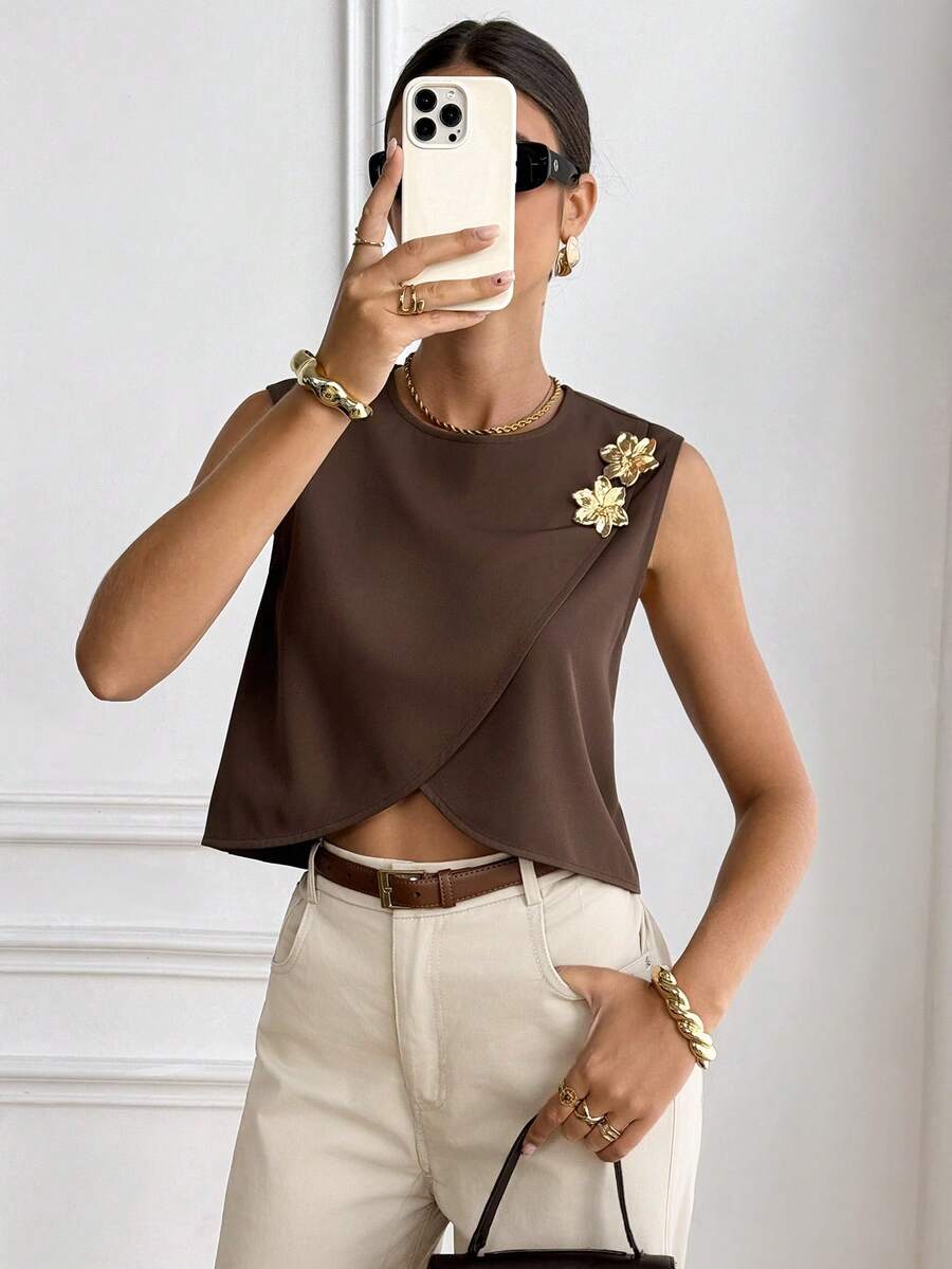 Serisse 女士时尚通勤无袖衬衫，金属装饰，夏季 - 棕色 - 查看 1
