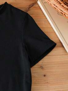 SHEIN 年轻女孩休闲舒适时尚简约潮流字母标语和花卉印花短袖 T 恤