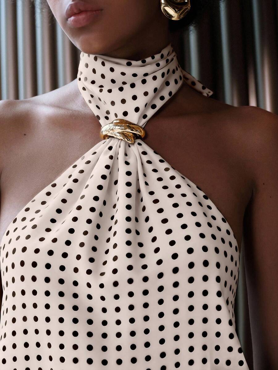 Chiquease 雪纺波点图案细肩带金属纽扣蝴蝶结露背A字型度假风优雅性感奢华简约春夏女式吊带背心 - 杏色 - 查看 1