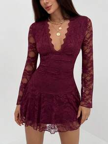 Aloruh 酒红色浪漫约会之夜新款深V领长袖蕾丝拼接腰部A字连衣裙，适合冬季穿着 - 酒紅色 - 查看 4
