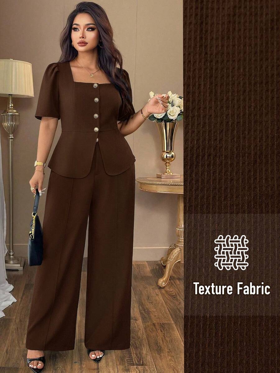 SHEIN Clasi 大码女士优雅通勤复古棕色方领金属纽扣装饰泡泡袖短袖修身衬衫 + 大码女士优雅通勤复古棕色修身直筒裤 - 棕色 - 查看 1