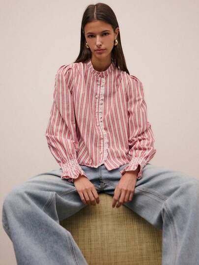 Nöista Blusa de rayas verticales con cuello mao, mangas abullonadas largas, volante delantero y puños con fruncido. Perfecto para agregar un toque inspirado en el vintage, ideal para atuendos elegantes de día y se combina fácilmente con faldas o pantalones.