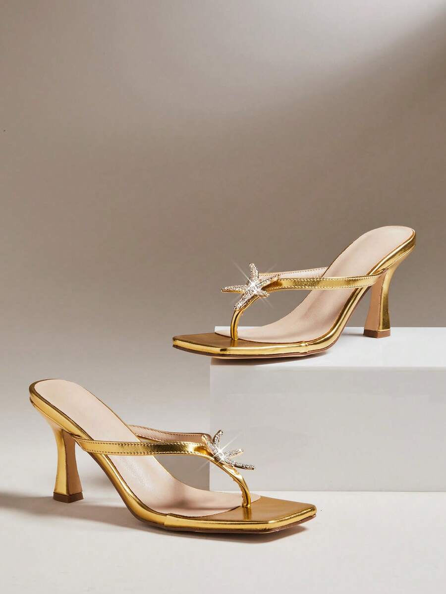 SHUZIA 女士简约舒适人字拖高跟凉鞋，饰有金属装饰 - 金色 - 查看 1