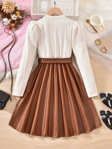 Sparklyn 秋冬季女童优雅针织圆领泡泡袖PU仿皮拼接连衣裙 - 棕色 - 查看 2