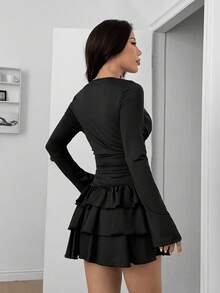 SHEIN EZwear 女士V领褶皱腰身层叠荷叶边下摆迷你针织连衣裙 - 黑色 - 查看 2