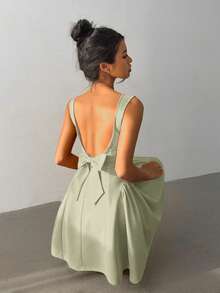 Aloruh Women's Fashionable Solid Color Bow Decor Backless Mini Dress, Summer - Green - View 6