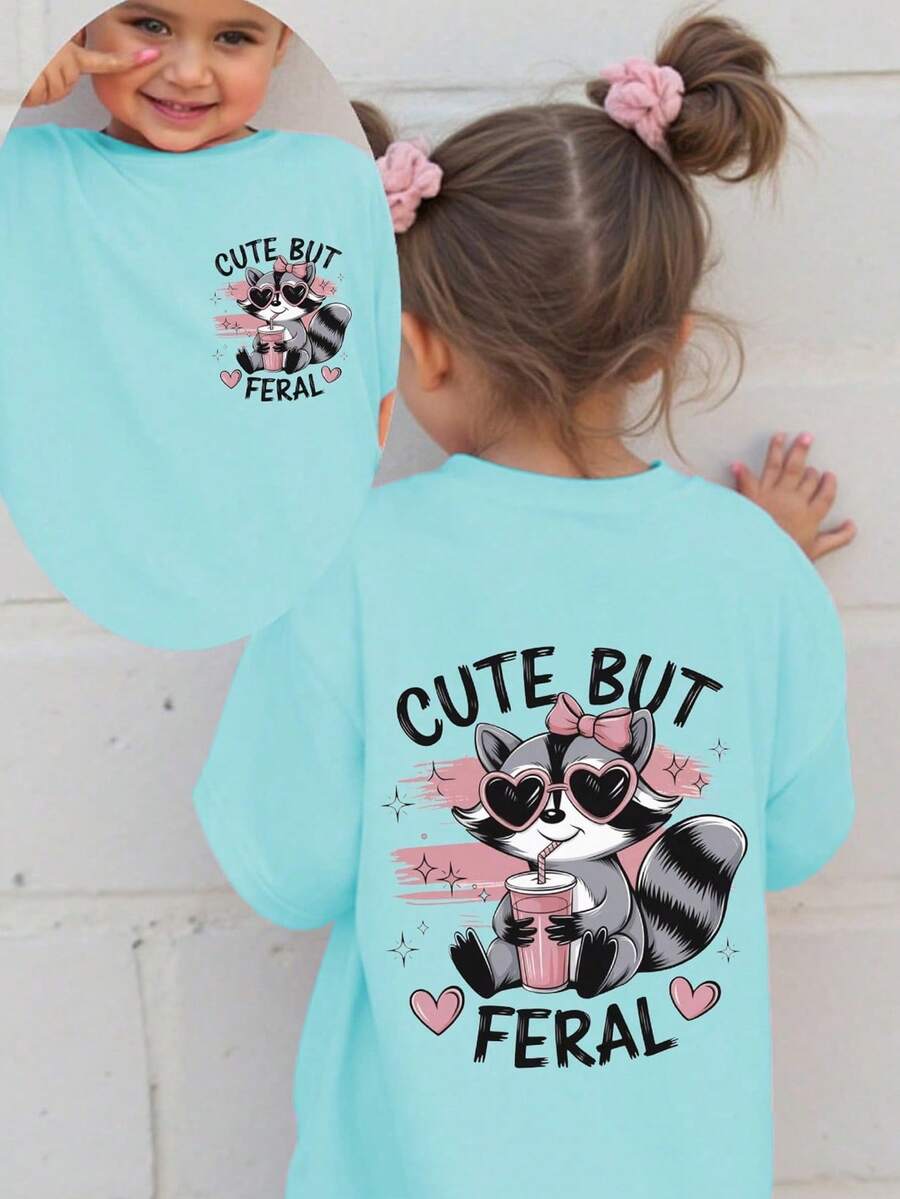 SHEIN Camiseta de manga corta y cuello redondo con gráfico de niña joven casual y linda bebiendo boba tea y un eslogan con corazón, para el verano - Azul - Ver 1