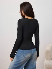 Flirla Petite 女士V领短款针织上衣，春秋季，刺绣设计，修身T恤，秋季服装 - 黑色 - 查看 2