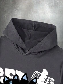 Manfinity EMRG 男士休闲街头图案人像字母印花连帽衫和运动裤两件套，秋季穿搭 - 深灰色 - 查看 4