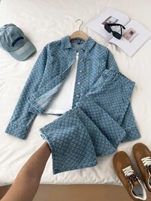 Comfortcana 女士时尚浅蓝色纽扣牛仔套装，采用独特的编织图案设计，是休闲外出的完美之选。优雅女士套装，休闲女装，女士休闲套装 - 淺色水洗藍 - 查看 6