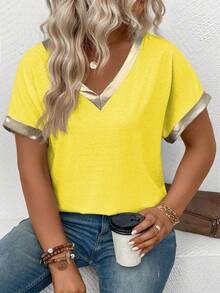 EMERY ROSE 女士休闲V领短袖拼接金色饰边涂层面料加大码T恤 - 黃色 - 查看 5
