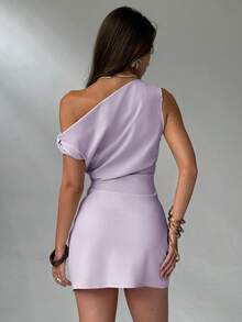 Aloruh 新款不对称肩部褶皱腰身修身杏色迷你连衣裙 - 淡紫色 - 查看 2