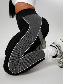 Rhythm Era Plus Size Women's Black Seamless Sports Leggings, Yoga 3/4 Pants - Black and White - View 2
