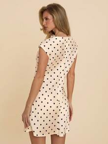 COSMINA 女士优雅缎面波点迷你连衣裙，适合约会、通勤和所有季节穿着。 - 黑與白 - 查看 2