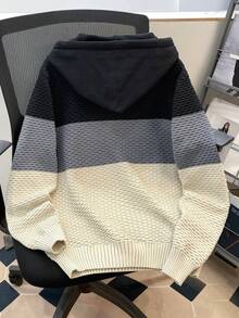 Manfinity Joysei 男式拼色补丁细节抽绳连帽毛衣，适合秋冬 - 彩色 - 查看 2