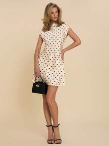 COSMINA 女士优雅缎面波点迷你连衣裙，适合约会、通勤和所有季节穿着。 - 黑與白 - 查看 1