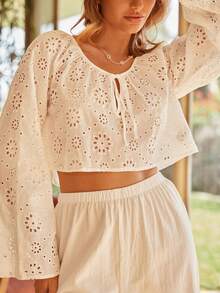 Lullawish Bộ đồ ngủ nữ phong cách Bohemian giản dị, thoải mái, gồm áo crop top buộc dây họa tiết hoa và quần ống rộng, đồ ngủ ren rộng rãi và thoải mái, trang phục ren thêu lỗ phong cách Boho, quần áo mùa đông nữ, trang phục ren Boho nữ, bộ đồ hai mảnh phong cách Boho. - Màu be - Xem 7