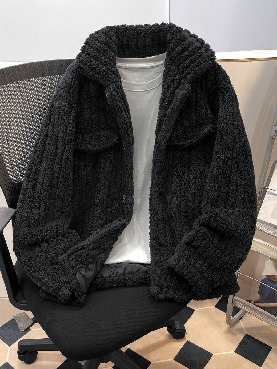 Manfinity Joysei Manfinity翻盖细节纽扣前襟法兰绒抓绒夹克，男士前襟纽扣长袖口袋简约夹克，休闲日常穿着，秋冬季节，男友礼物，外出穿着，泰迪绒内衬外套，街头风，美式复古街头风夹克，Grunge风格 - 黑色 - 查看 1