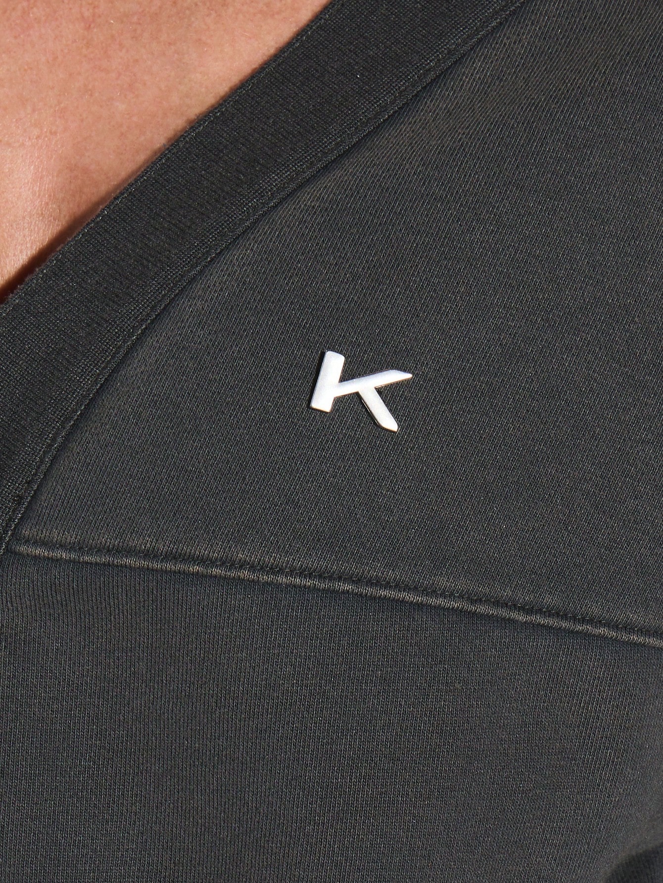 KIZN Strickjacke mit V-Ausschnitt und Knopfleiste vorne sowie Metalllasche