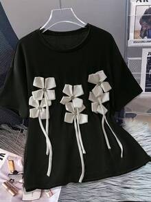 Chiquease T-Shirt mit rundem Ausschnitt und kurzen Ärmeln mit Blumenapplikationen - Schwarz - Übersicht 1