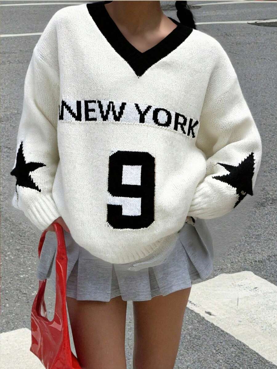 SHEIN 青少年女孩休閒時尚字母印花V領黑白針織寬鬆毛衣,紐約街頭風,開學季秋季校園穿搭 - 黑色 - 查看 1