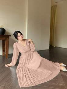 Flirla 浪漫V领露背长袖连衣裙，飘逸优雅的希腊风格白色女神礼服 - 杏色 - 查看 5