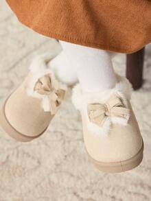 Cozy Pixies 1 par de zapatillas de invierno forradas y cálidas con decoración de lazo en color camello para niñas pequeñas, adecuadas para uso casual, diario, al aire libre y deportes en temporada de invierno - Beis - Ver 3