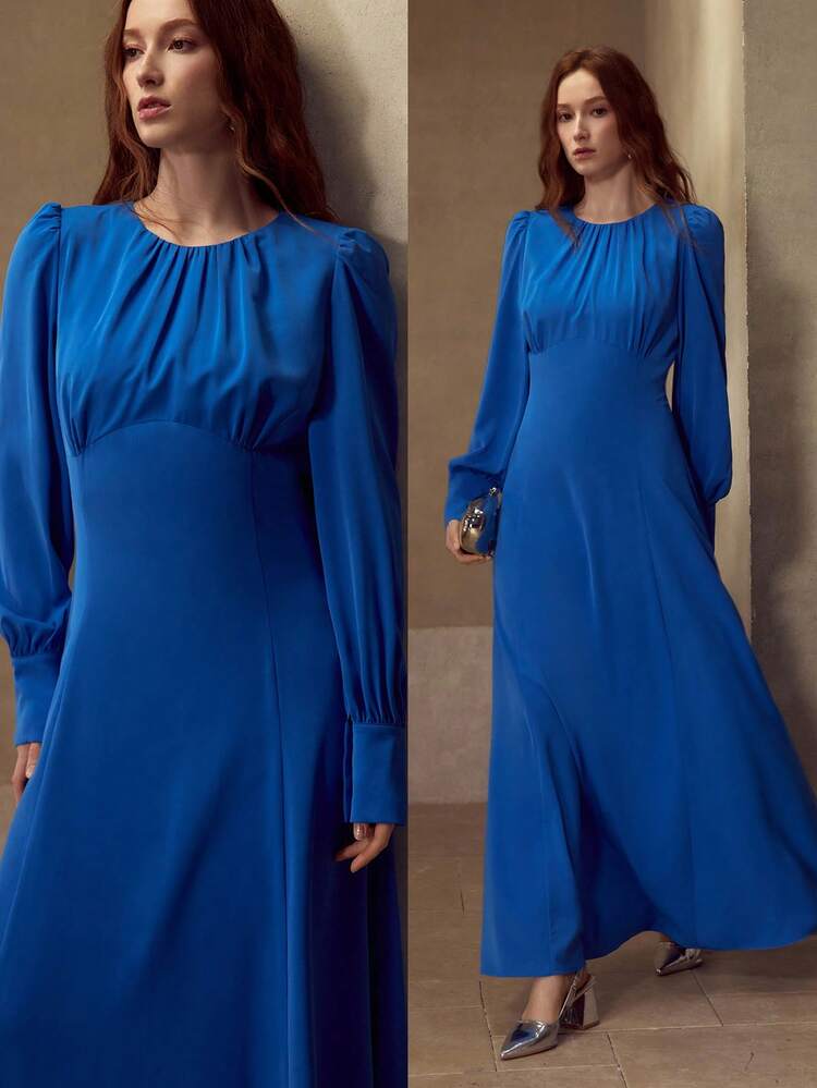 Abito lungo con maniche a palloncino, pieghe sulla scollatura e vita