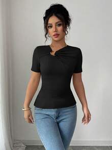 SHEIN Elenzya 女士不对称领口金属装饰修身优雅浪漫精致短袖T恤 - 黑色 - 查看 3