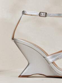 SHUZIA 女士优雅舒适金属PU踝带坡跟凉鞋 - 銀色 - 查看 7