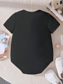 SHEIN Baby Boys Casual Fashionable Creative Personalized Refreshing Minimalist Cute Kawaii Red Heart Funny Slogan Graphic Print Casual Basic Crew Neck Short Sleeve Bodysuit, Comfortable Cozy Summer Styles Suitable For Baby Boys' Daily Wear - Black - View 2