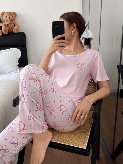 SHEIN Conjunto de pijama de mujer con estampado de lazo de manga corta y pantalones, conjunto de pijama de mujer, conjunto de pijama para mujer, ropa de dormir de mujer, conjunto de pijama de cuello redondo para mujer