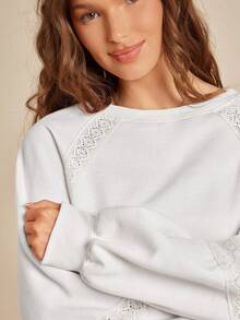 WESTFADE Moletom de gola redonda, mangas raglan e modelagem ampla em fleece e renda de crochê - Ideal para a volta às aulas no outono. - Branco - Ver 5