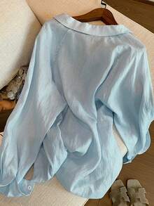 Resyla 女士骑士刺绣插肩袖纽扣半门襟休闲口袋衬衫 - 淺藍色 - 查看 2