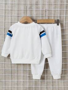 SHEIN 2件套婴儿0-3岁男女宝宝复古条纹印花长袖圆领卫衣+松紧腰运动裤套装，适合春、秋、冬、户外、休闲、居家穿着。黑白男宝宝套装，男宝宝两件套，男宝宝街头风反光印花男宝宝服装。 - 彩色 - 查看 2