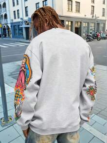 Áo nỉ cổ tròn dáng rộng thoải mái dành cho nam, họa tiết Graffiti phong cách đường phố kiểu Mỹ, hình ảnh tôn giáo Chúa Jesus và Đức Mẹ Đồng Trinh - Màu Xám nhạt - Xem 2