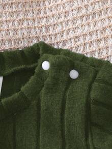 SHEIN 男婴撞色长袖连体衣，舒适贴身，百搭设计。适合户外探险、居家休闲玩耍、运动健身和派对等各种场合，让您的孩子时刻保持时尚舒适。 - 軍綠色 - 查看 6