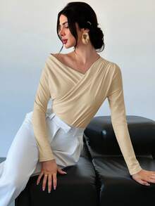 Firerie 女士优雅简约时尚不对称荷叶边领长袖露脐白色上衣，适合日常通勤、音乐节、度假等场合。 - 米色 - 查看 4