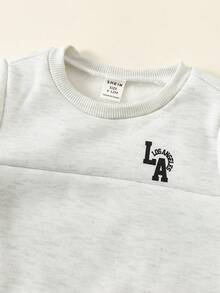 SHEIN Bộ 3 món/bộ đồ lót giữ nhiệt cho bé trai: Áo nỉ cổ tròn màu xám, áo len, quần jogger và áo khoác vest lót cotton. Thoải mái, đa năng, giản dị, phong cách, phù hợp mặc hàng ngày, trong nhà, ngoài trời, trượt tuyết, thể thao, tiệc tùng, dạo phố, thu/đông - Xám - Xem 6