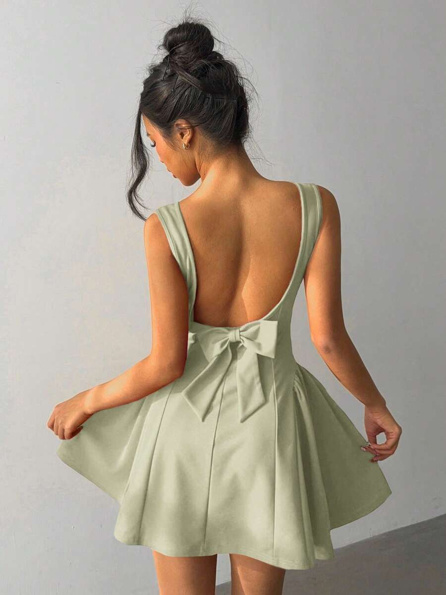 Aloruh Women's Fashionable Solid Color Bow Decor Backless Mini Dress, Summer - Green - View 1