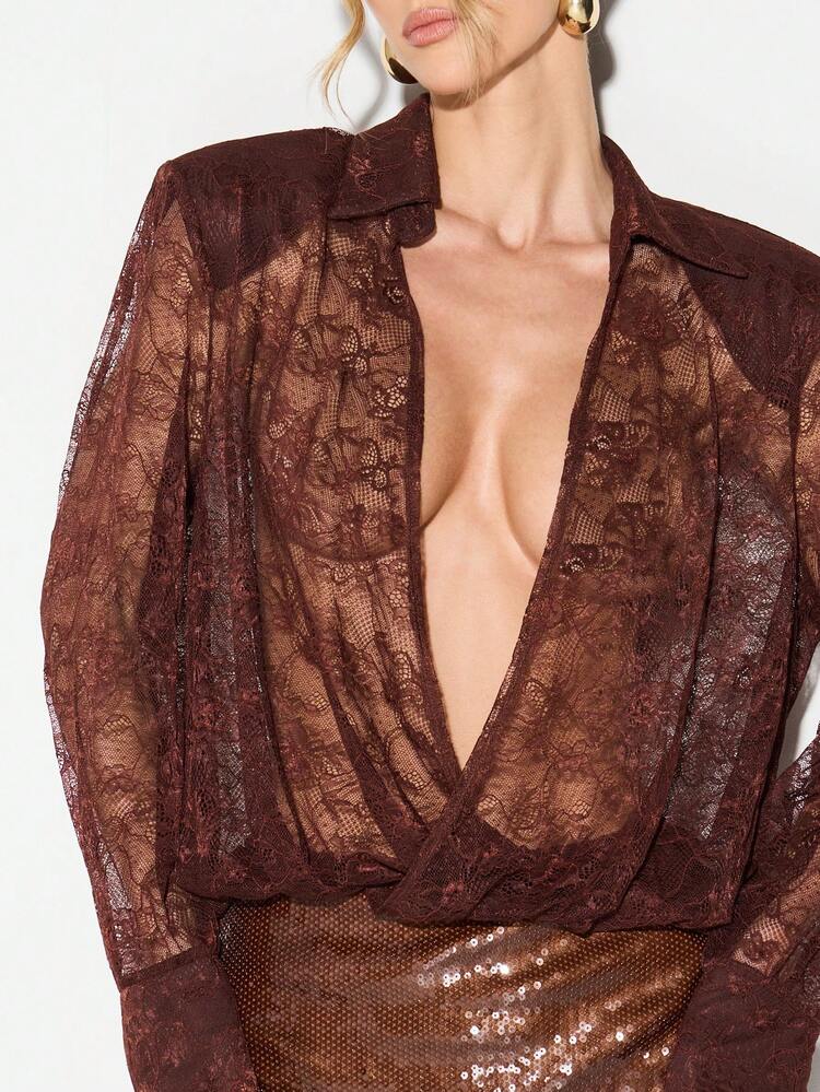 KIZN Spitzenbody mit tiefem Ausschnitt und Schulterpolstern