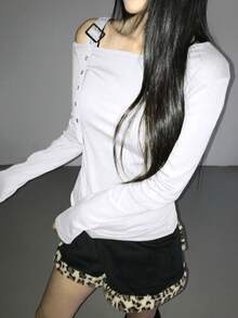 DAZY 女士斜领搭扣修身休闲不对称肩长袖T恤 春季 - 白色 - 查看 5