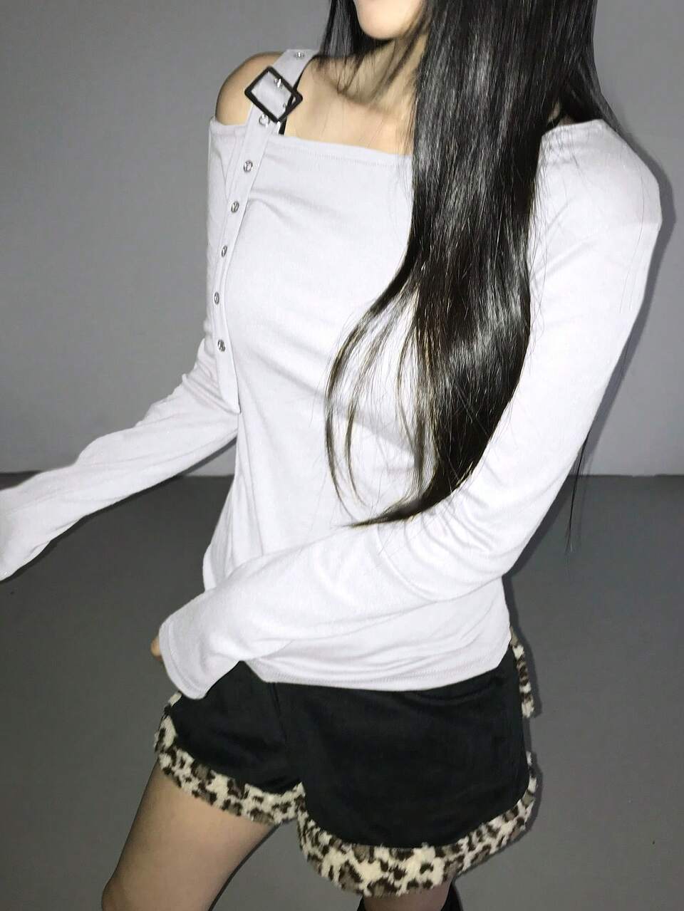 Women's Oblique Collar Buckle Slim Fit Casual Asymmetrical Shoulder Long Sleeve T-Shirt Spring